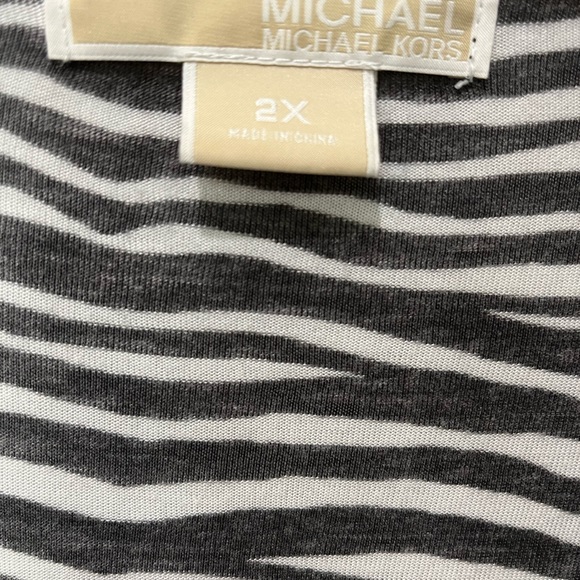 MICHAEL KORS STRIPED BLACK WHITE ZEBRA PRINT DRAPED NECK 3/4 LENGTH TOP SZ 2X - Picture 2 of 8